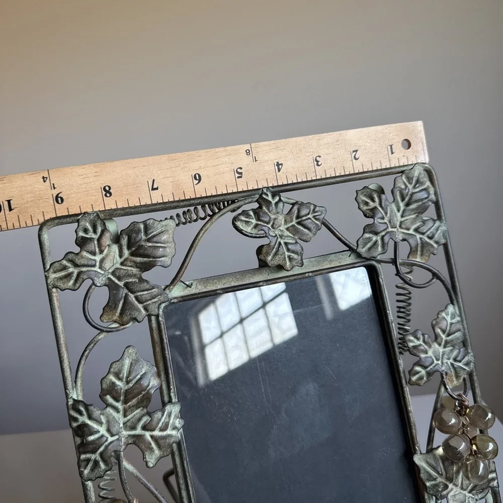 Vintage Verde Green Metal Ivy Leaf Grapes Photo Frame Fits 7.5